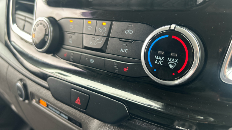 Ford Transit Custom 320 L2 Diesel Fwd 2.0 EcoBlue 130ps Low Roof Limited Van